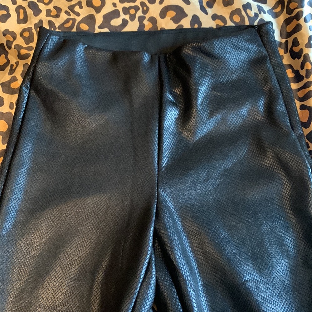 NWT Tahari black faux leather snakeskin leggings.